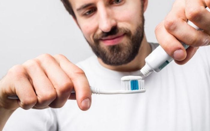 Miệng có vị đắng khi thức dậy: Có thể liên quan đến những điều gì?