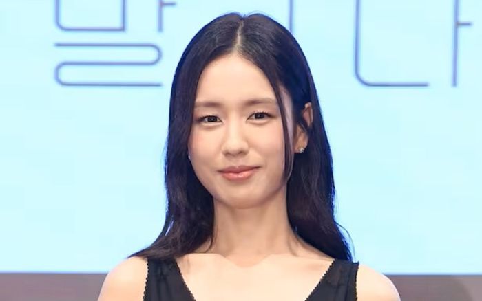 'Nữ thần cổ trang' Ahn Eun Jin gây tranh cãi