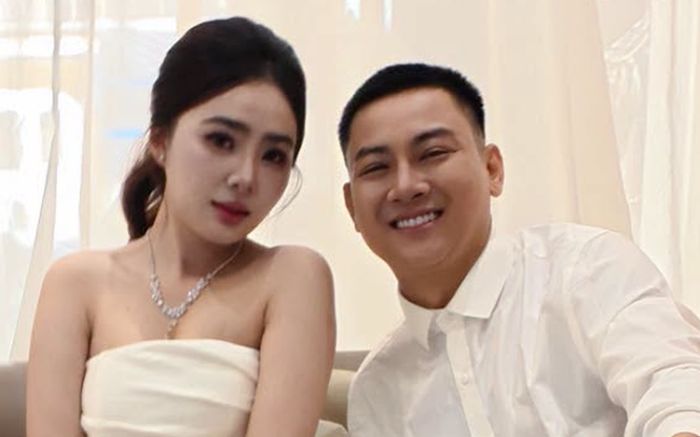 Hoài Lâm công khai khoảnh khắc cầu hôn vợ trẻ