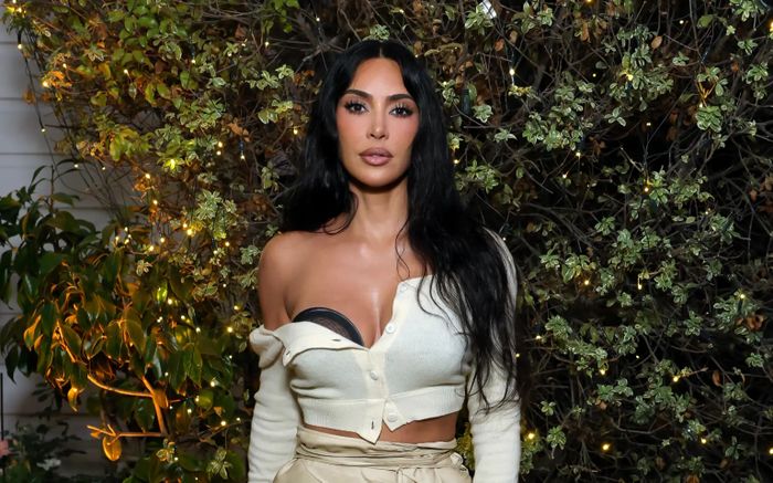 Người mẫu Kim Kardashian được chẩn đoán mắc bệnh liên quan đến thực quản