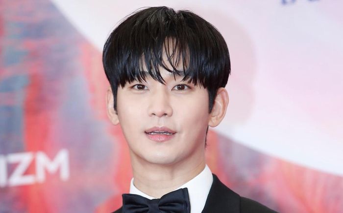 Kim Soo Hyun chuẩn bị trở lại sau 1 năm 6 tháng, nở nụ cười rạng rỡ