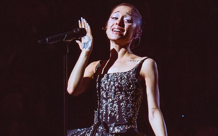 Ariana Grande xúc động khép lại 41 đêm diễn