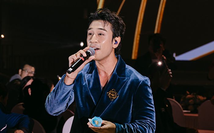 Màn hát live tiếng Anh của Dương Edward đang gây sốt mạng xã hội