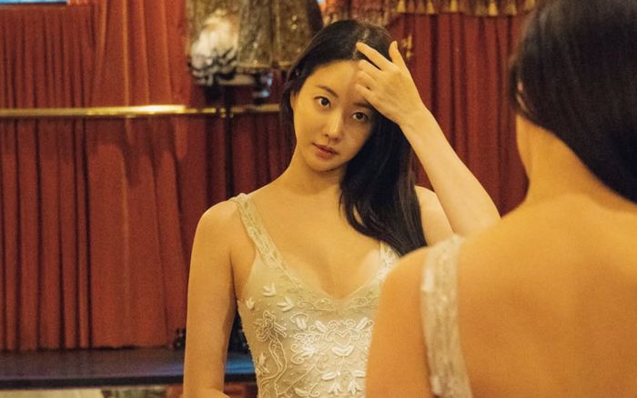 Kim Sa Rang gây xôn xao với loạt ảnh thử váy cưới ở New York