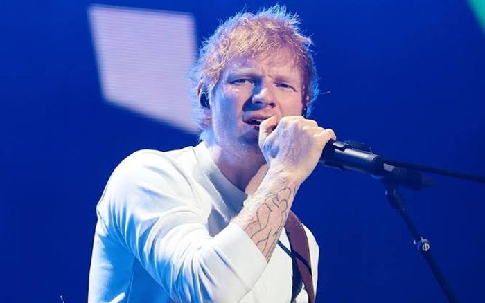 Ed Sheeran tháo sân khấu phụ vì lo bị khán giả ném đồ vật