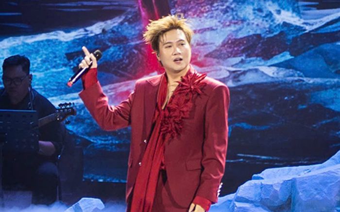 'Dậy sóng' với clip cảm ơn của ca sĩ Vương Anh Tú