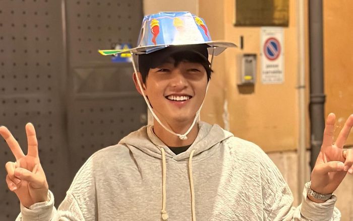 Song Joong Ki đón tuổi 41, diện mạo trẻ trung gây chú ý