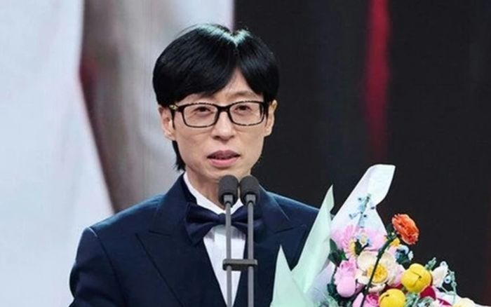MC Yoo Jae Suk lần đầu hủy lịch quay sau 35 năm hoạt động