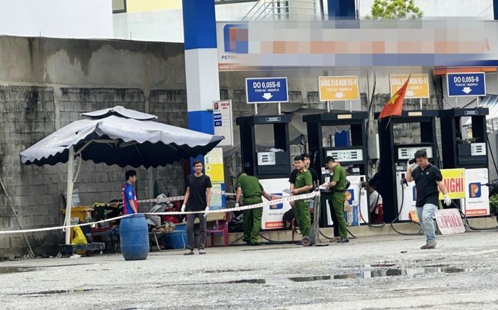 Cho người đàn ông nghỉ qua đêm, nhân viên cây xăng bàng hoàng khi buổi sáng đến làm việc