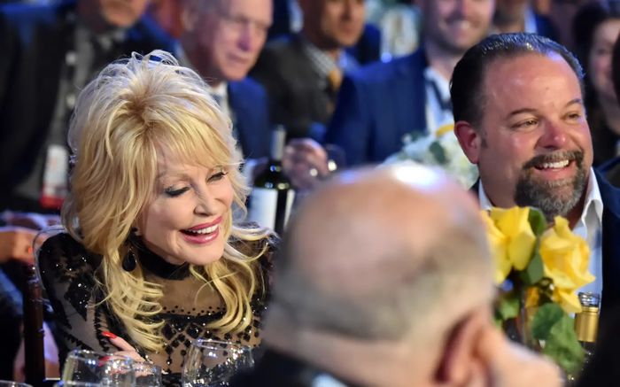 Quản lý Dolly Parton xin lệnh cấm cháu trai cố ca sĩ sau loạt tin nhắn đe doạ