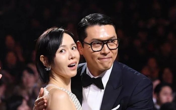 Son Ye Jin phản ứng khi bị Hyun Bin 'bắt gặp' thân mật với Ji Chang Wook trong phim