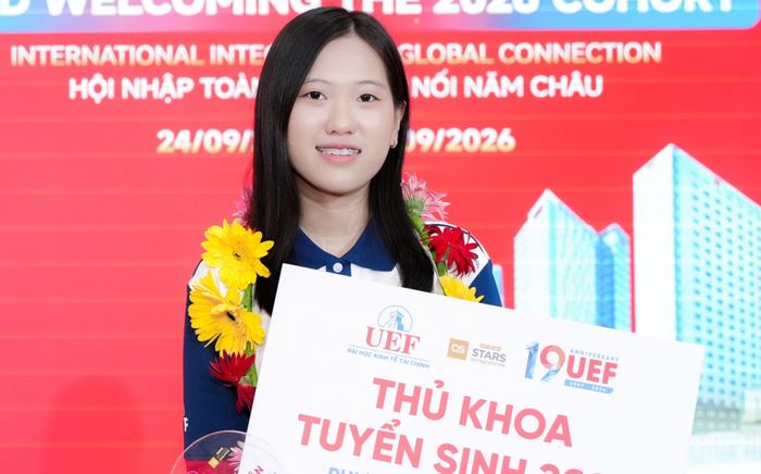 Lộ diện 4 tân thủ khoa đầu vào khóa 2026 của Trường ĐH Kinh tế - Tài chính TP.HCM