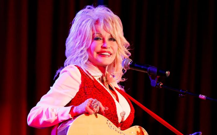 Cháu trai Dolly Parton bị kiện
