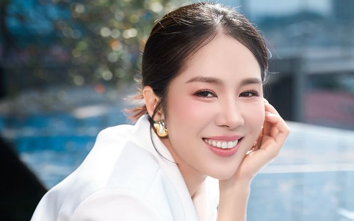 Lê Phương tuyên bố đúng 2 từ về ngày đặc biệt