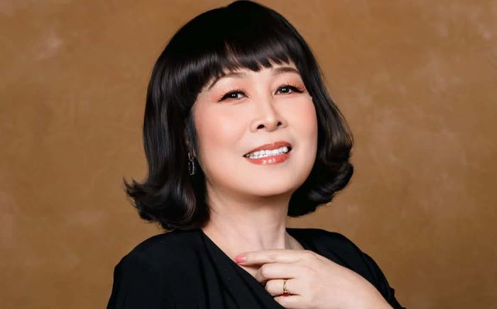 Hồng Vân 'bội thu' sau khi trở về từ Úc