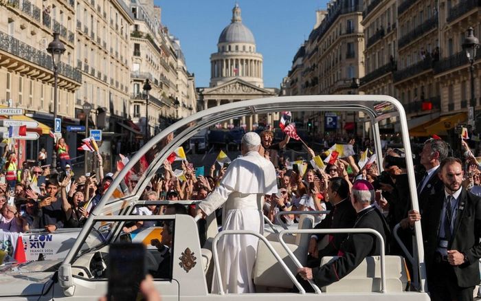 600.000 người tập trung tại Paris chờ Thánh lễ của Giáo hoàng Leo