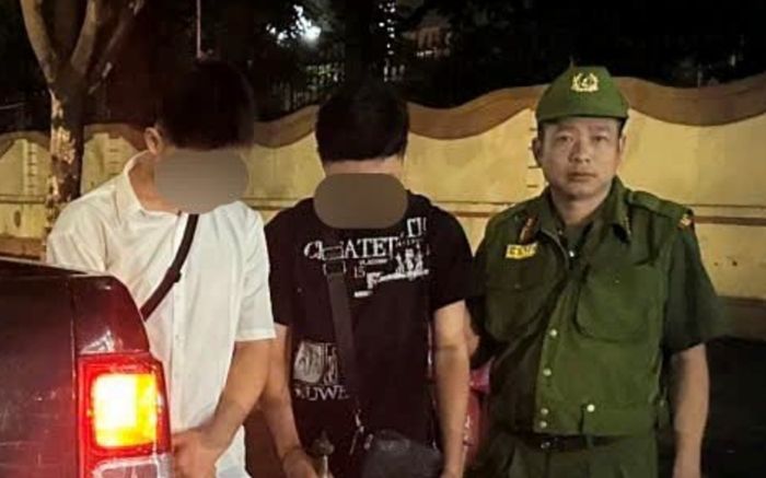 Nhóm thanh thiếu niên lạng lách, đánh võng lúc rạng sáng, còn mạng theo thứ đáng sợ bên người
