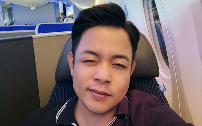 Quang Lê bay về Việt Nam gặp 'người thương' kém 24 tuổi