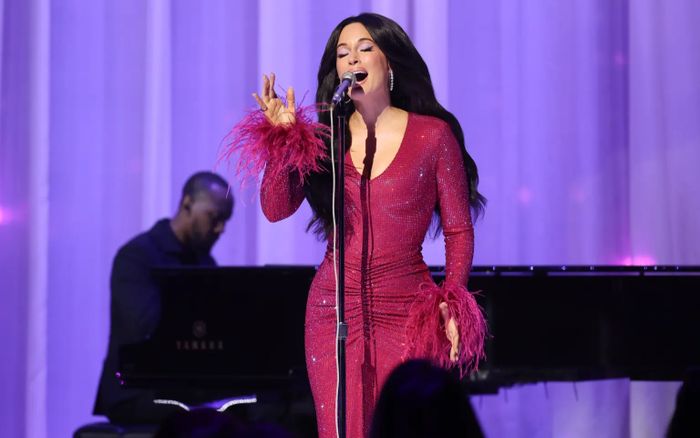 Kacey Musgraves xúc động tưởng nhớ Dolly Parton tại VMAs 2026