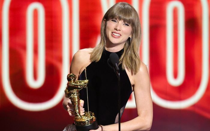 Taylor Swift vượt Beyoncé, trở thành nghệ sĩ giành nhiều giải nhất lịch sử VMAs