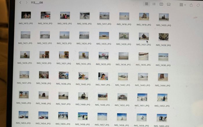 Mua chiếc máy ảnh cũ, cô gái 23 tuổi bàng hoàng khi xem ảnh bên trong