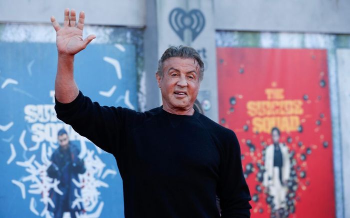 Sylvester Stallone tiết lộ tuổi thơ bị cha bạo hành