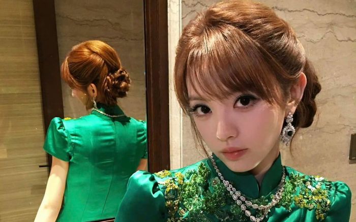 Điền Hi Vi gây sốt với bộ ảnh sườn xám đạt 10 triệu tim