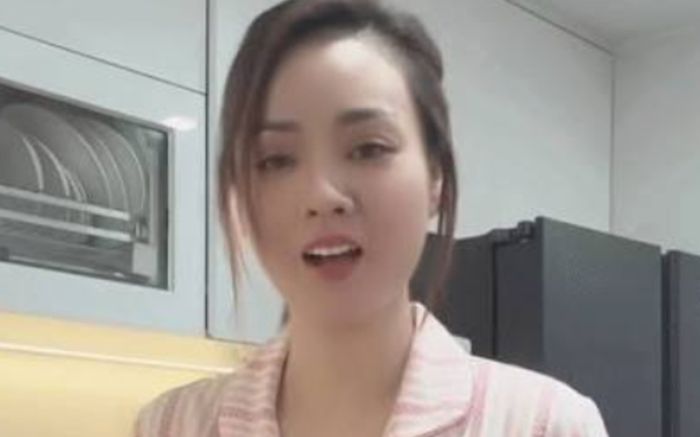 Vợ Công Lý: 'Nếu cứ ở nhà thì tôi sẽ có vấn đề về tâm lý'