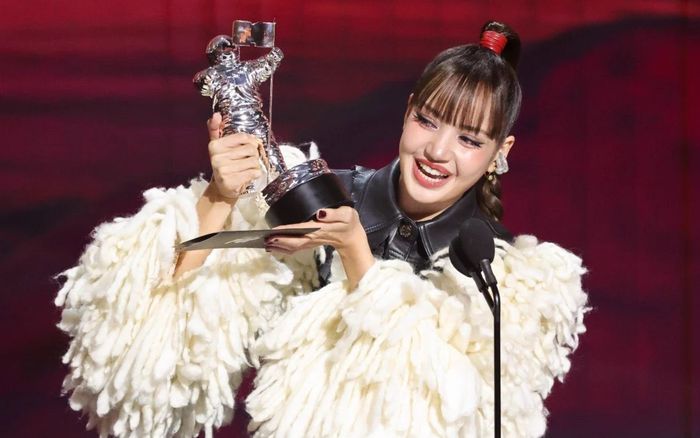 Bộ trưởng Văn hóa, Thể thao và Du lịch Hàn Quốc chúc mừng BTS và Lisa