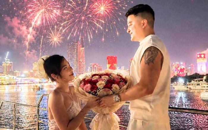 Chị gái Nam Em được nam ca sĩ 41 tuổi công khai bày tỏ