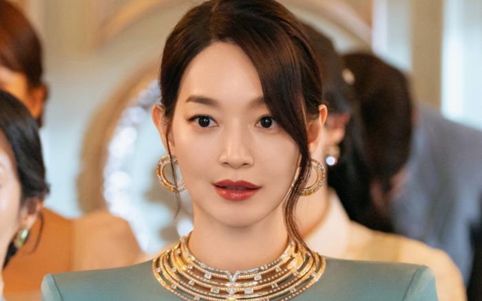 Shin Min Ah khoe tạo hình quý phái trong Hoàng hậu tái hôn