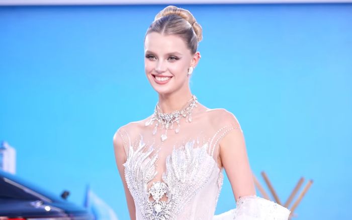 Trực tiếp chung kết Miss World 2026: Miss World 2021 và Miss World 2024 đổ bộ thảm xanh