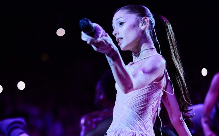 Ariana Grande kiếm được bao nhiêu tiền từ Eternal Sunshine Tour?