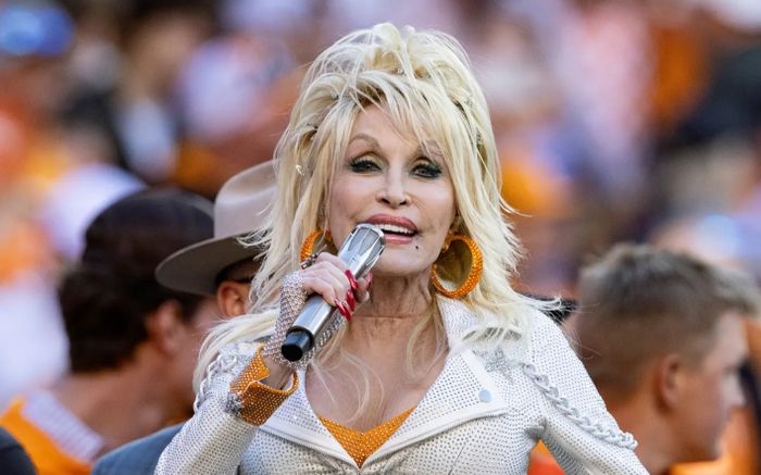 Em gái Dolly Parton lên tiếng về thông tin sai lệch, có liên quan đến AI