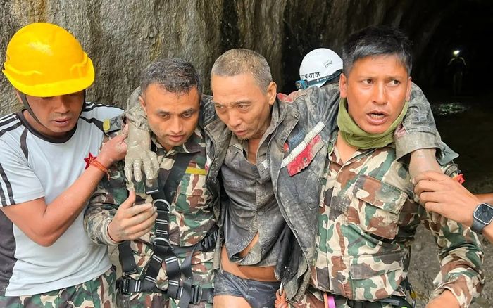 10 ngày sau trận lũ, người đàn ông được tìm thấy sống sót trong đường hầm ở Nepal
