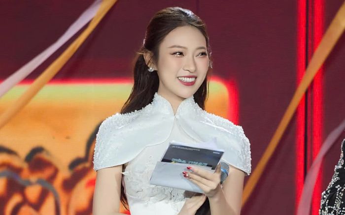 Những ngành nghề giúp nữ MC trẻ nhất Đường lên đỉnh Olympia 'hái ra tiền'