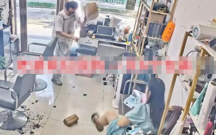 Vợ nhận 6 đơn hàng online trong một ngày, người chồng ném xuống đất rồi nói một câu nhói lòng