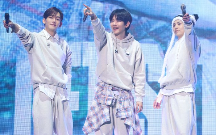 Chen, Baekhyun và Xiumin xin đình chỉ hiệu lực hợp đồng với INB100