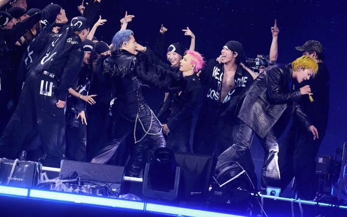 BIGBANG và màn thị uy của một 'huyền thoại sống' trên đất Mỹ sau 9 năm