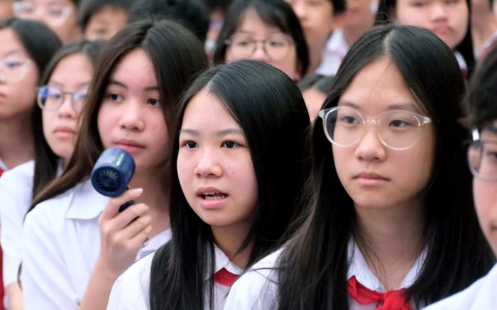 Bộ Giáo dục và Đào tạo: Giáo viên dạy thêm chéo môn không được thu tiền HS do mình đứng lớp