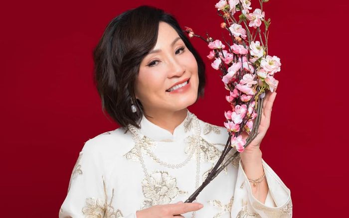 Hồng Đào dũng cảm đi tìm hạnh phúc ở tuổi 63