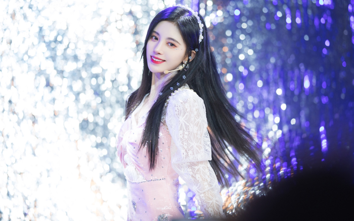 Cúc Tịnh Y bỗng dưng xuất hiện trong hot search chỉ vì kích cỡ khẩu trang