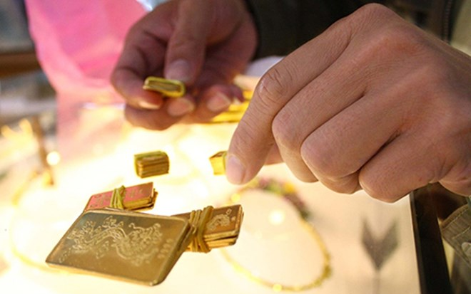 Bắt 2 đối tượng trộm xe máy nhờ giấy cầm vàng trong cốp xe