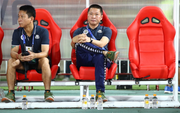 HLV Chu Đình Nghiêm lý giải việc Quang Hải cực gắt với đội bê cáng sân Gò Đậu