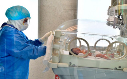 Cặp sinh 3 chào đời nhiễm virus corona dù cha mẹ âm tính