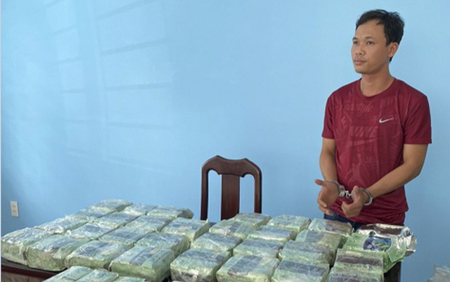 Bắt giữ 12 đối tượng trong đường dây buôn bán ma túy xuyên quốc gia