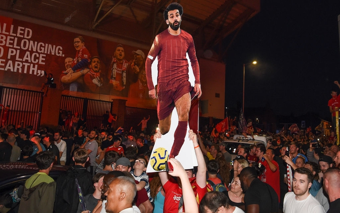 Liverpool lên ngôi NHA: Cả thế giới chúc mừng tân vương!