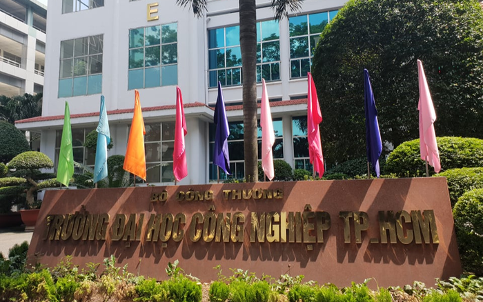 Yêu cầu giờ vào học từ 6h30 sáng, sinh viên ĐH Công nghiệp TP.HCM phản ứng dữ dội