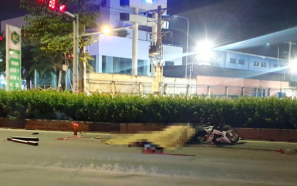 Đôi nam nữ tử vong trên đường ở Bình Dương nghi do ô tô cỡ lớn gây tai nạn rồi bỏ chạy