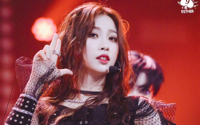 Ngu Thư Hân liên tục bị phía công ty quản lý chèn ép khi gia nhập nhóm mới?